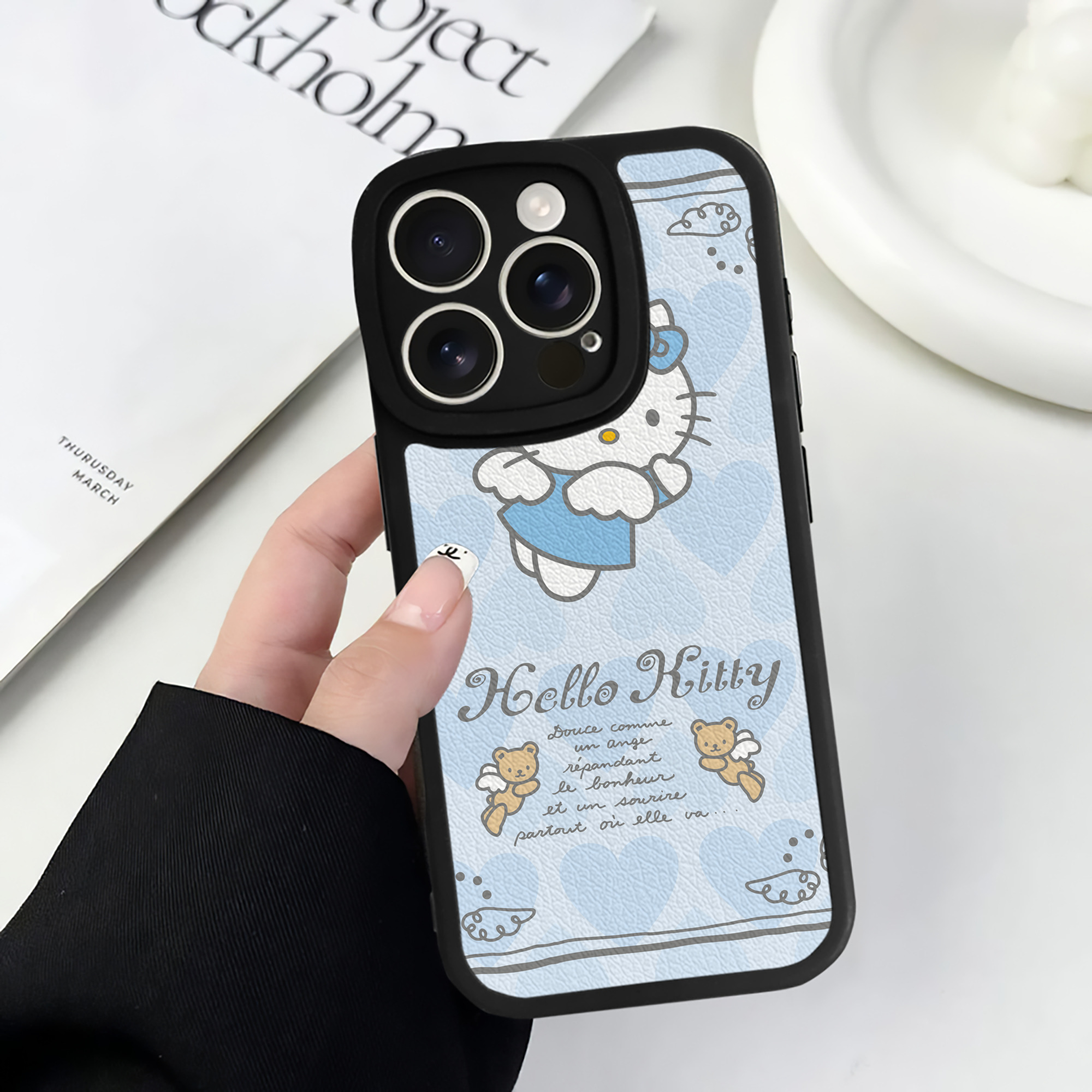 （画像用） Hello Kitty ハローキティ 【iPhone 16シリーズ対応】シリコンスマホケース（レザー調） 材質：シリコン